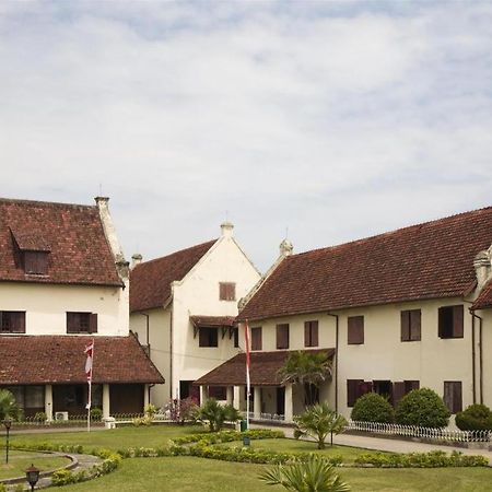 Hotel Sutomo Макасар Экстерьер фото