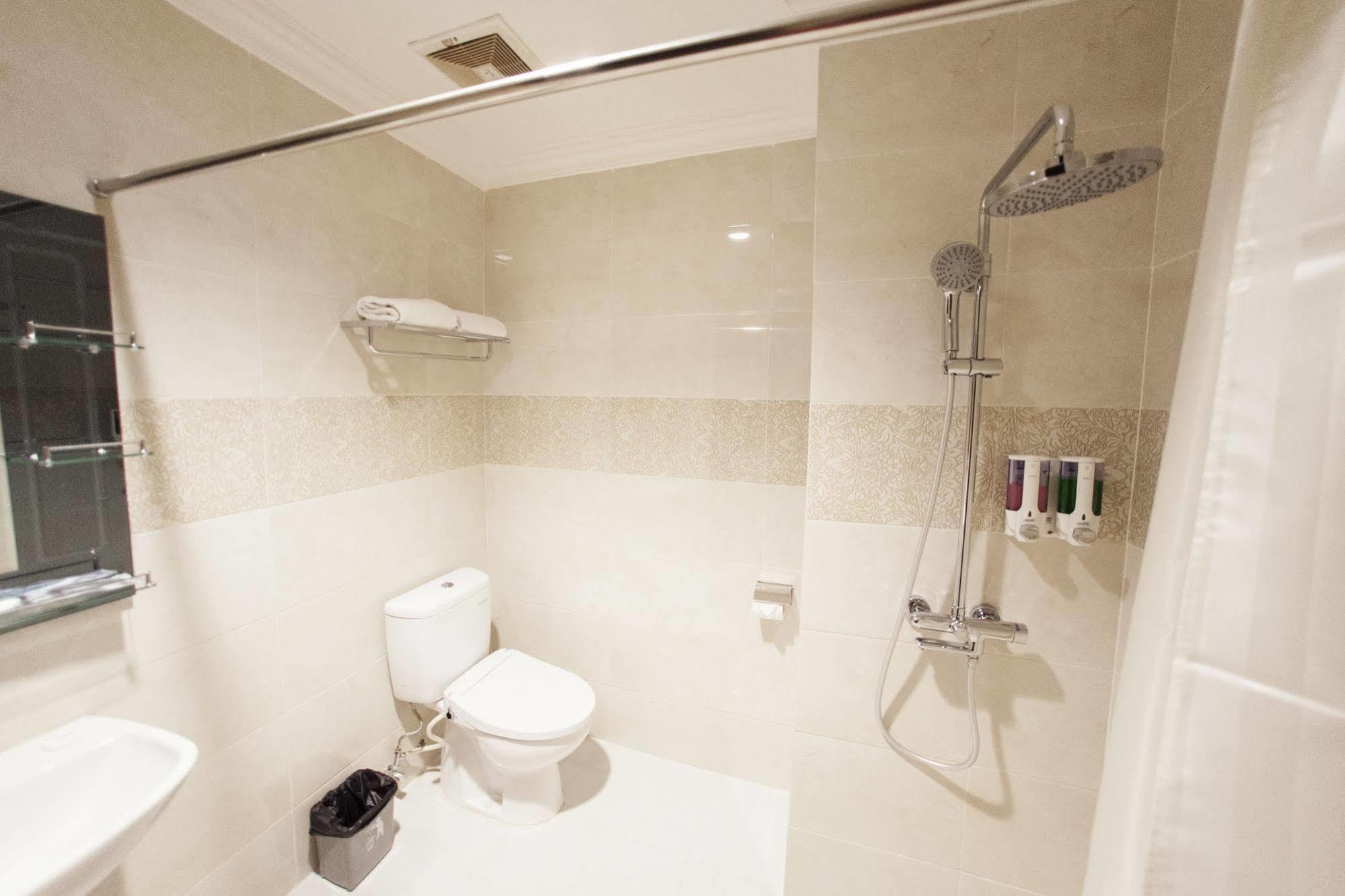 Hotel Sutomo Макасар Экстерьер фото